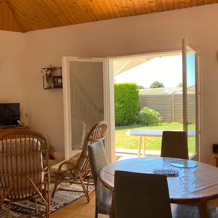 Hébergement de vacances Maison 4 Pers Avec Piscine à 800m De La - Fr-1-336-134 *
